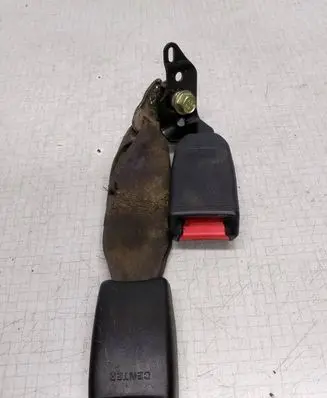 Subaru Legacy Middle seatbelt buckle (rear) 