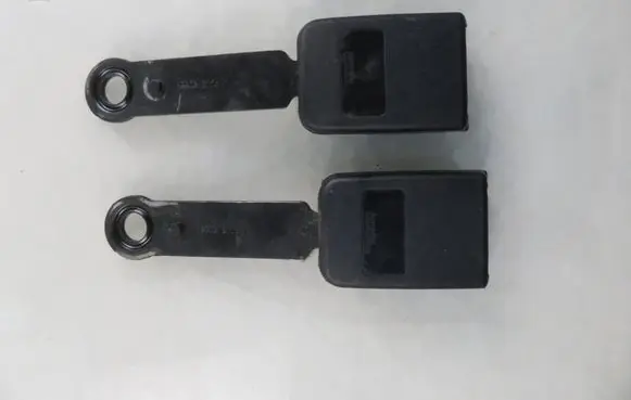 Front seatbelt buckle