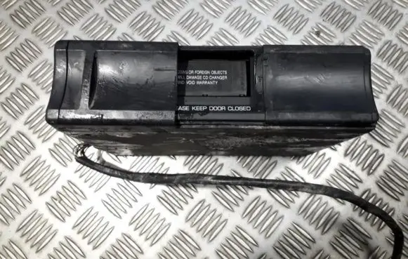 Ford Focus CD/DVD changer xs4f18c830ae xs4f-18c830-ae