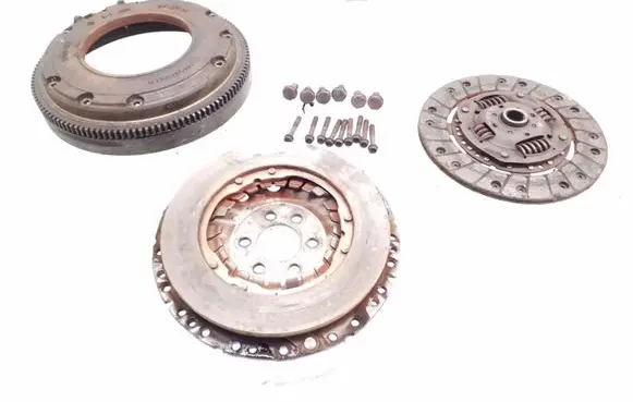 Volkswagen Golf III Clutch set kit 027105273D 121001311 321002511