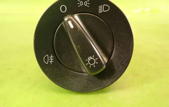 Volkswagen Golf IV Light switch 1C0941531