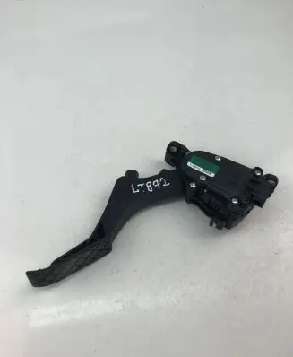 Volkswagen Transporter - Caravelle T5 Accelerator throttle pedal 7E1721503C