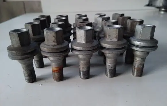 Opel Grandland X Nuts/bolts 