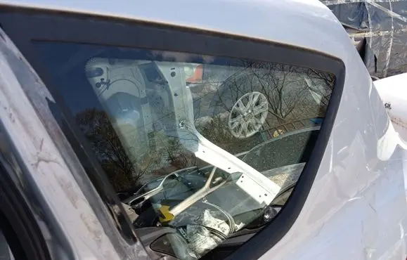 Ford C-MAX II Rear side window