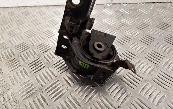 Toyota Avensis T250 Engine mount bracket 123720R010
