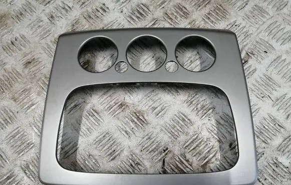 Ford Focus Radio/GPS head unit trim 7M5118522A