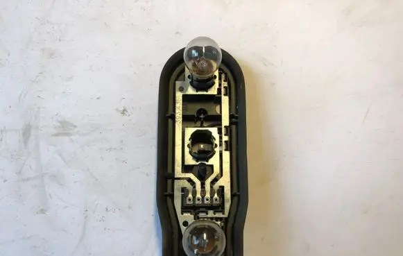 BMW 5 E39 Tail light bulb cover holder 8371324 393436 393440
