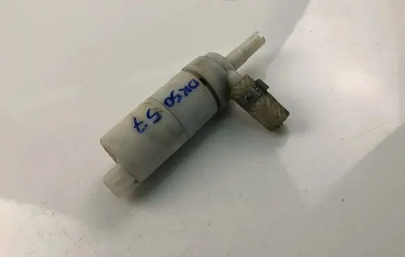 Volkswagen Polo III 6N 6N2 6NF Windscreen/windshield washer pump 1H0955681