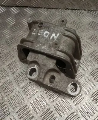 Seat Leon (1P) Engine mount bracket 1K0199252