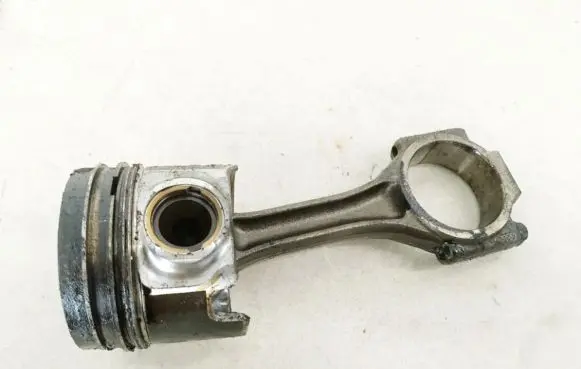 Volkswagen PASSAT B6 Piston with connecting rod 038j