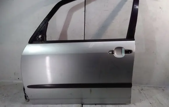 Toyota Corolla Verso E121 Front door