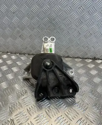 KIA Sportage Engine mount bracket 21810n9530