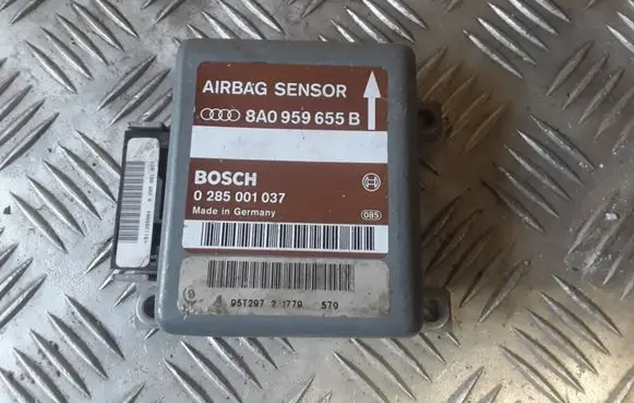 Audi A6 S6 C4 4A Airbag control unit/module 8A0959655B 0285001037