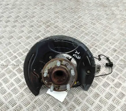 Chevrolet Camaro Front wheel hub 92233625