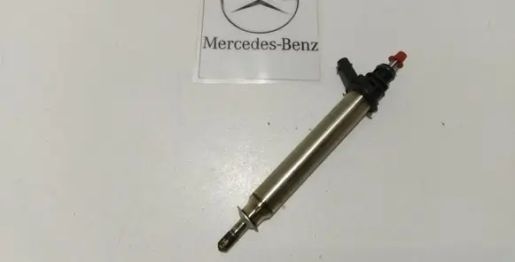 Mercedes-Benz GL X166 Fuel injector A2560700187 0261500397