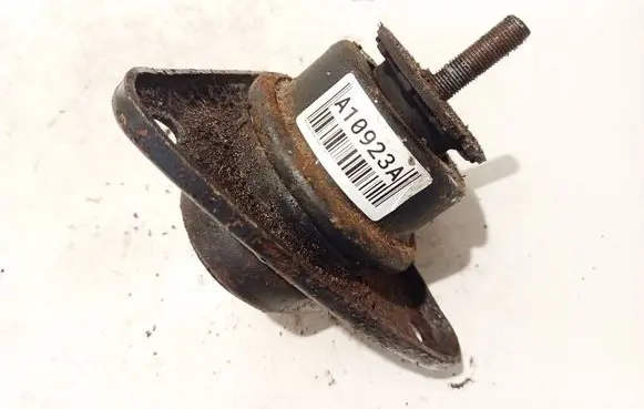 Engine mount bracket