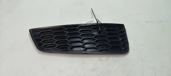 Audi Q3 8U Front bumper lower grill 8U0807682T