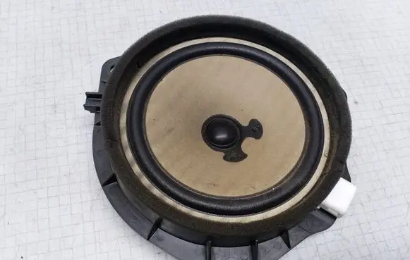 Toyota Yaris Subwoofer speaker 8616052030