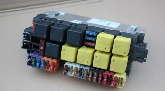 Mercedes-Benz S W220 Fuse module MERCEDES0205451732