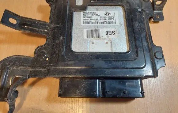 Hyundai Elantra Engine control unit/module ECU 39102-2EMP3 39103-2EMP3 5WY4Y54E
