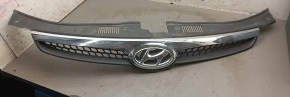 Hyundai i30 Front bumper upper radiator grill 863512R000