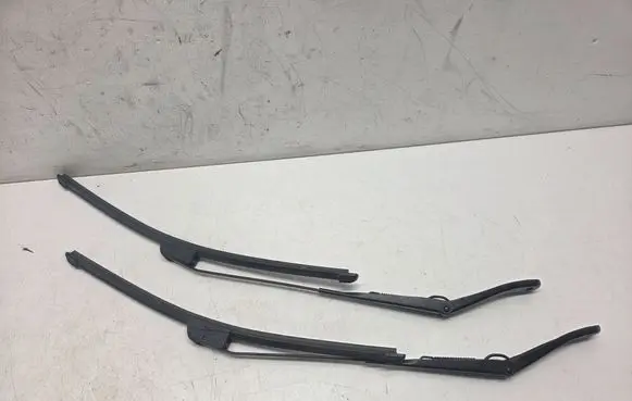 Dacia Duster Front wiper blade arm 