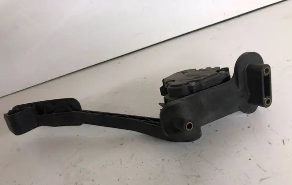 Volvo V70 Accelerator throttle pedal 9496822