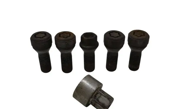 BMW 5 F10 F11 Anti-theft wheel nuts and lock 