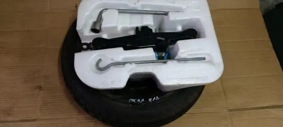 Nissan Micra Tool set 