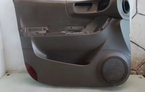 Hyundai Santa Fe Front door card panel trim
