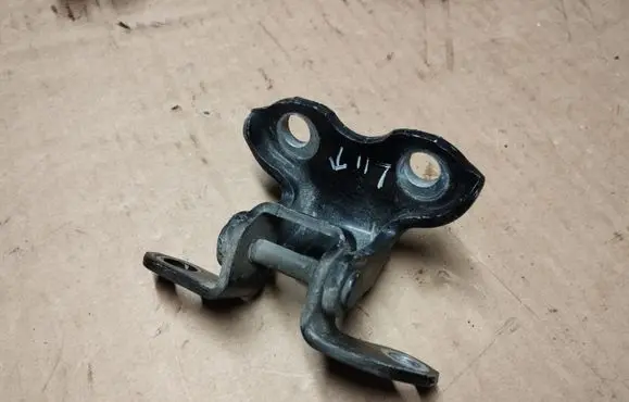 Toyota RAV 4 (XA30) Rear door upper hinge