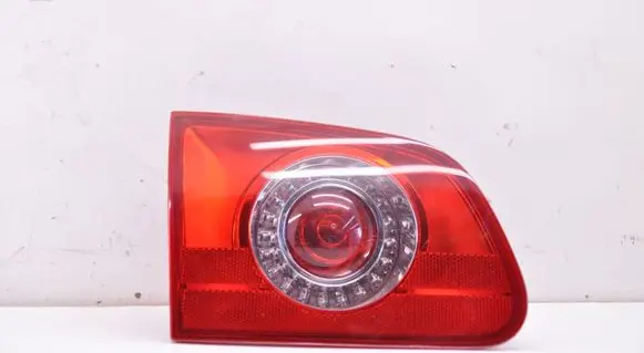 Tailgate rear/tail lights