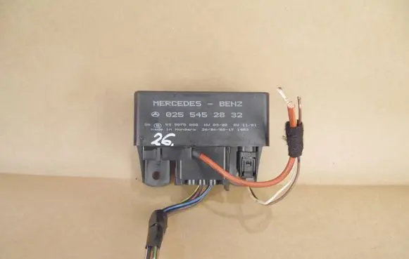 Mercedes-Benz A W168 Glow plug pre-heat relay 0255452832 899075000
