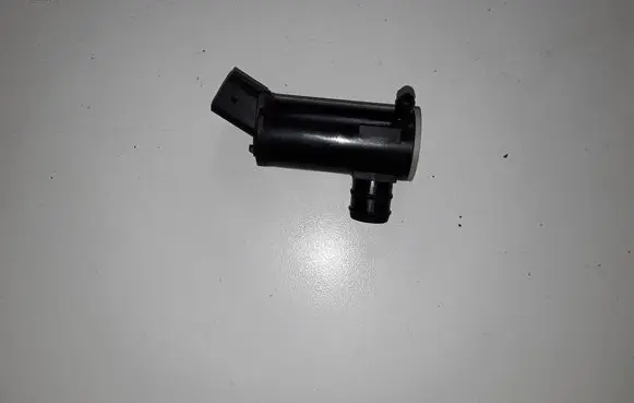 Hyundai ix35 Windscreen/windshield washer pump 9851025000