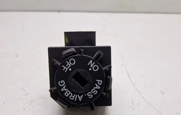 Mitsubishi Colt Passenger airbag on/off switch MN108502