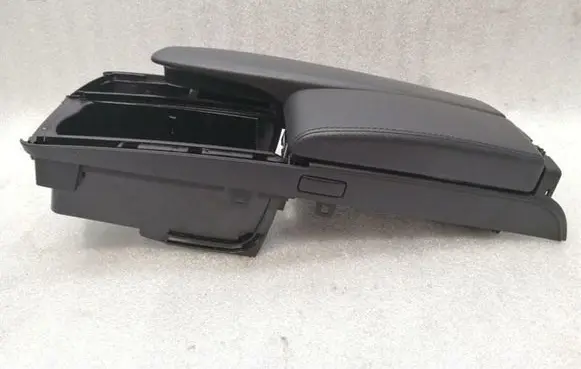 Mercedes-Benz C AMG W204 Armrest A2076800796