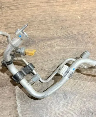 Peugeot 3008 II Air conditioning (A/C) pipe/hose 9831702280