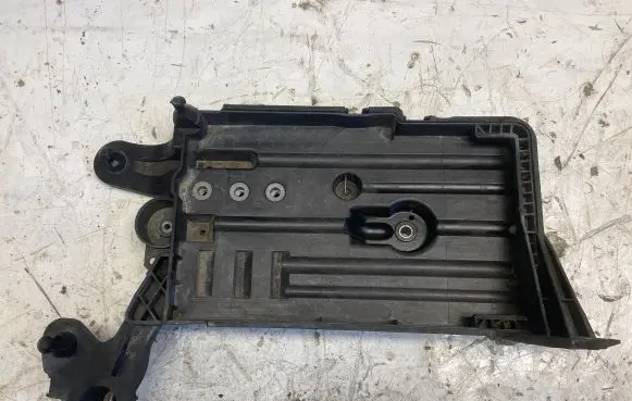 Skoda Superb B8 (3V) Battery tray 5Q0915321H