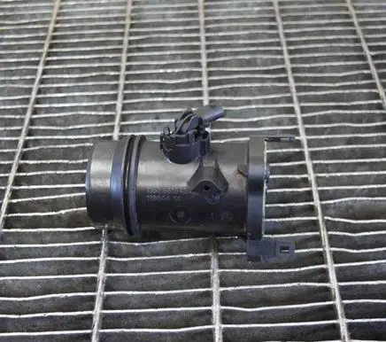 BMW 3 F30 F35 F31 Mass air flow meter 8519492
