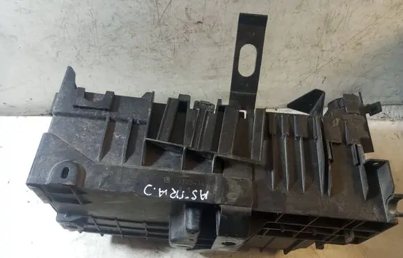 Opel Astra J Battery box tray 13308434