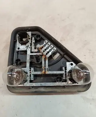 BMW 5 E39 Tail light bulb cover holder 8371325