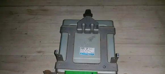 Mazda 626 Engine control unit/module E2T86171M FSF118881
