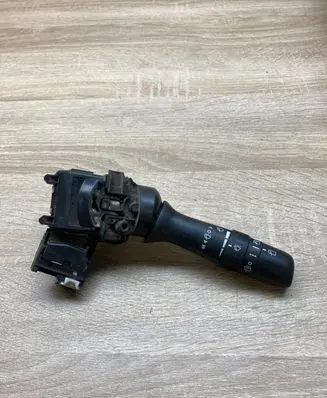 Toyota Yaris Wiper control stalk 17F060