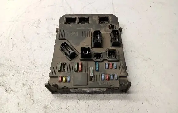 Citroen C3 Trunk lid opening control unit S110085200J