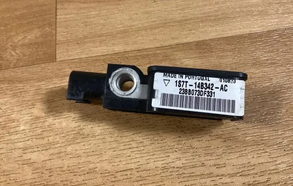 Ford Mondeo Mk III Airbag deployment crash/impact sensor 1S7T14B342AC 23BB073DF331