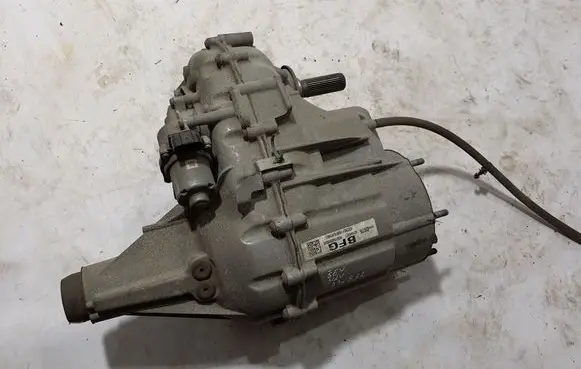 Chevrolet Silverado Front differential 85580976