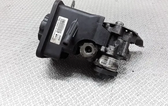 BMW 5 E60 E61 Power steering pump 7693974101