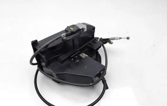 Nissan Juke I F15 Front door lock