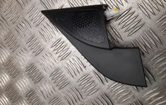 Front door high frequency speaker