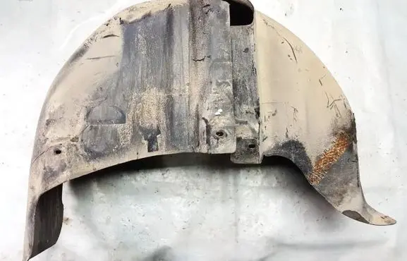 Rear arch fender liner splash guards